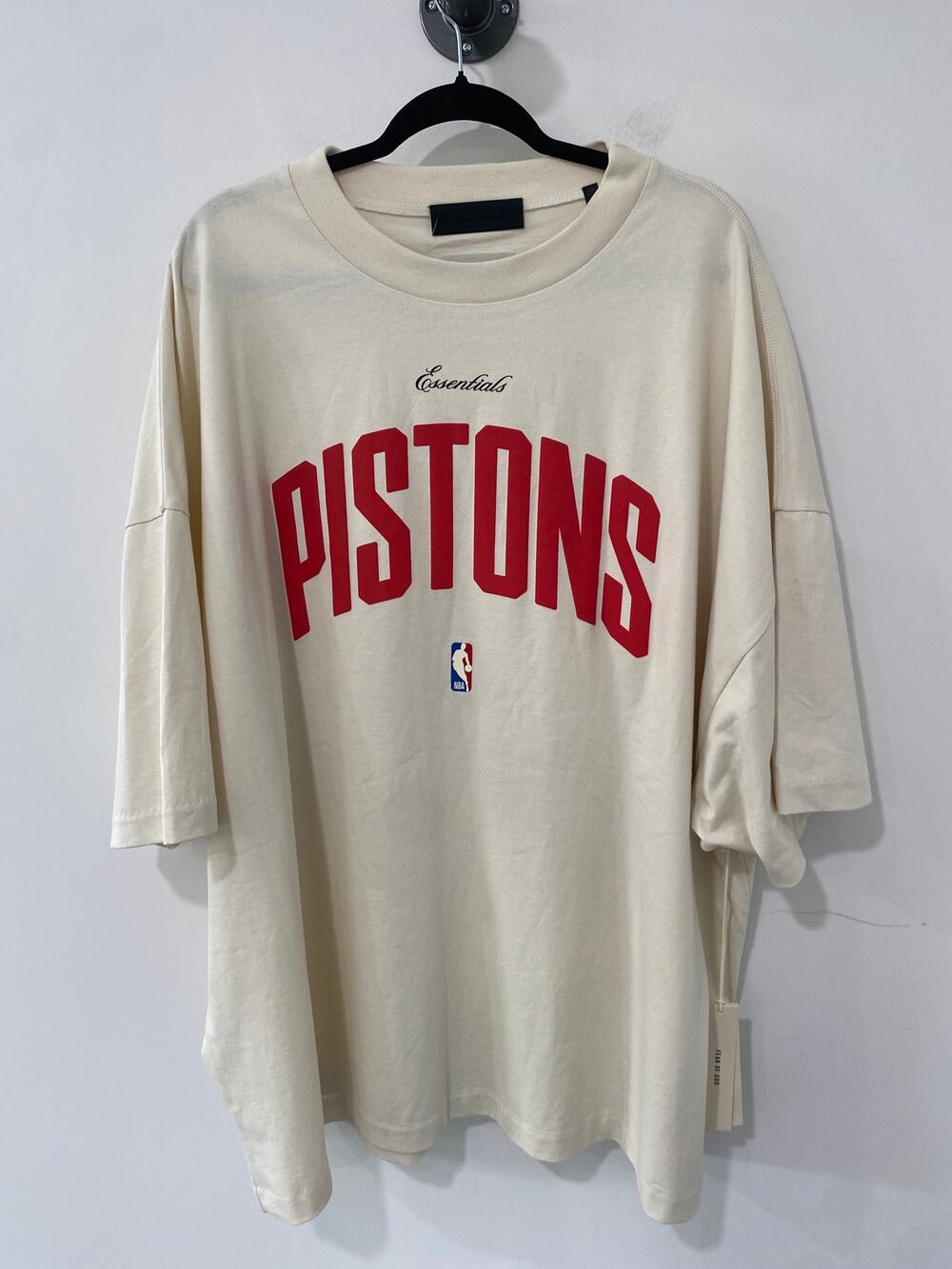 NWT Fear of God ESSENTIALS NBA Men’s Pistons Tee Cream Size XXL